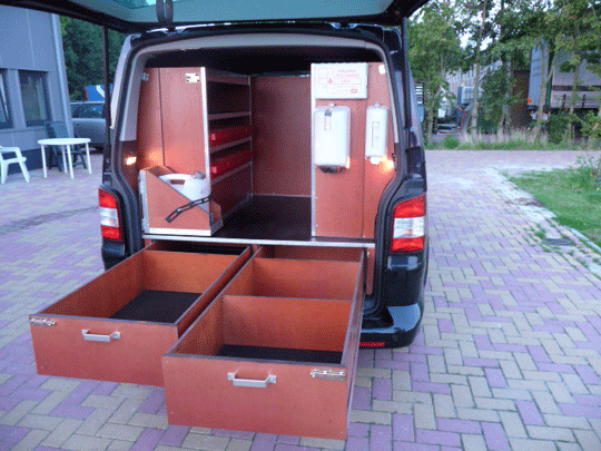 In inbouw van dubbele vloer met laden is profesioneel ingebouwd - autohout.nl In inbouw van dubbele vloer met laden is profesioneel ingebouwd - autohout.nl